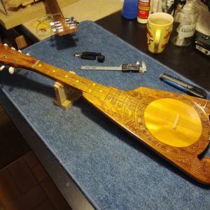 Réglage et réparations ukulélé tahitien - luthier Mélopée (Toulouse)
