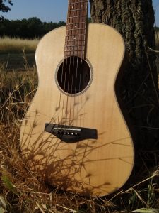 Guitare de voyage Mélopée "Céleste" - Plus d'infos sur melopee.fr