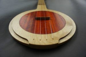 Ukulélé de voyage / Travel Ukulele (Banjolele) - Mélopée Custom Ukulele)