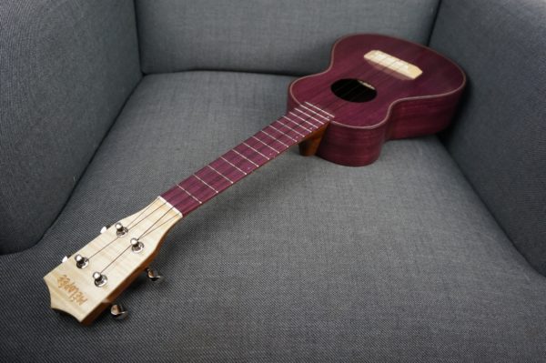 Ukulélé Concert Mélopée Amarante (solid purple ukulele)