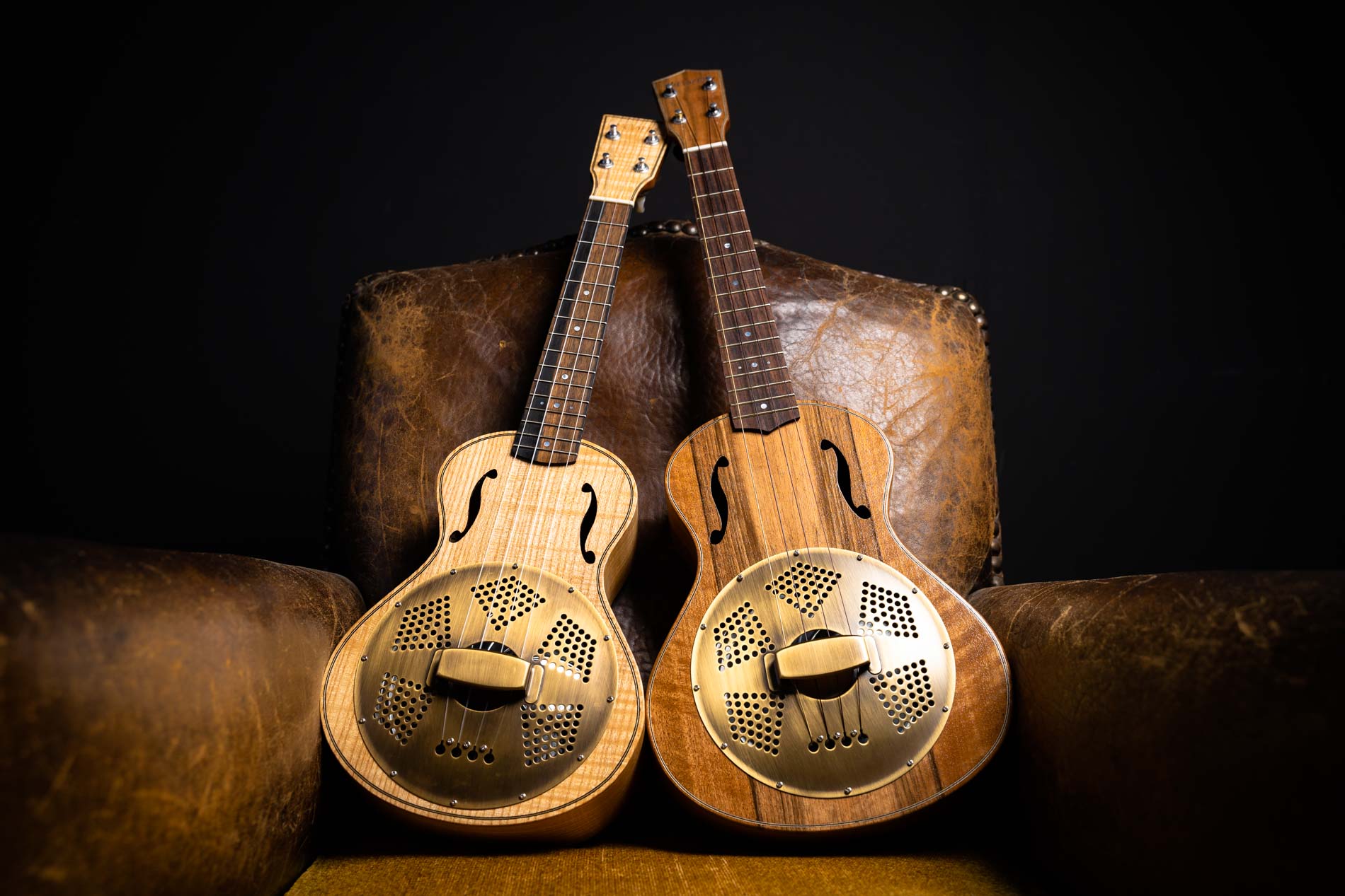 Melopee Traditionnal Resonator Ukulele - Concert (left) and Tenor (right) 01