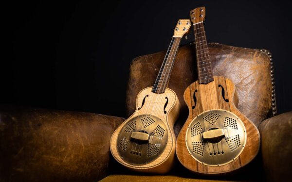 Melopee Traditionnal Resonator Ukulele - Concert (left) and Tenor (right) 02
