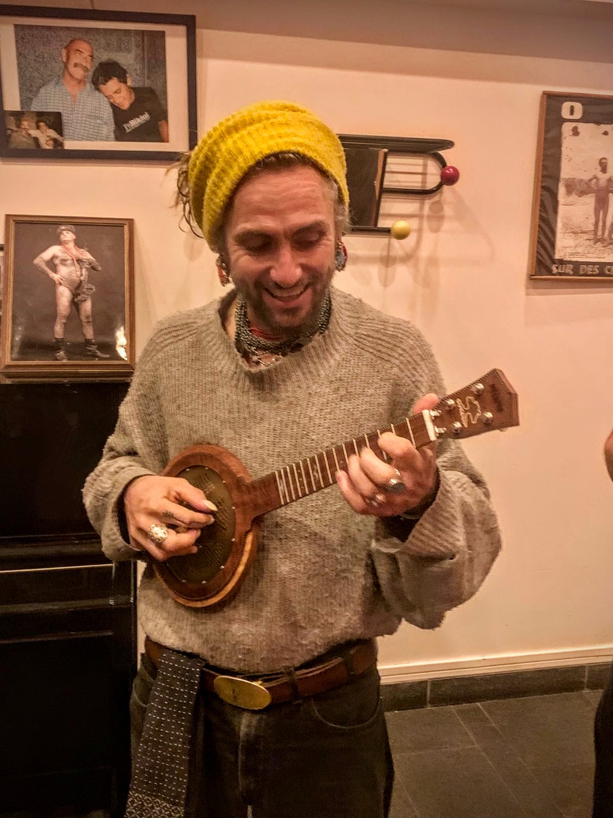 John Butler au Bikini 2025 Ukulele Melopee SBUK303 20th Anniversary avec Baptiste10