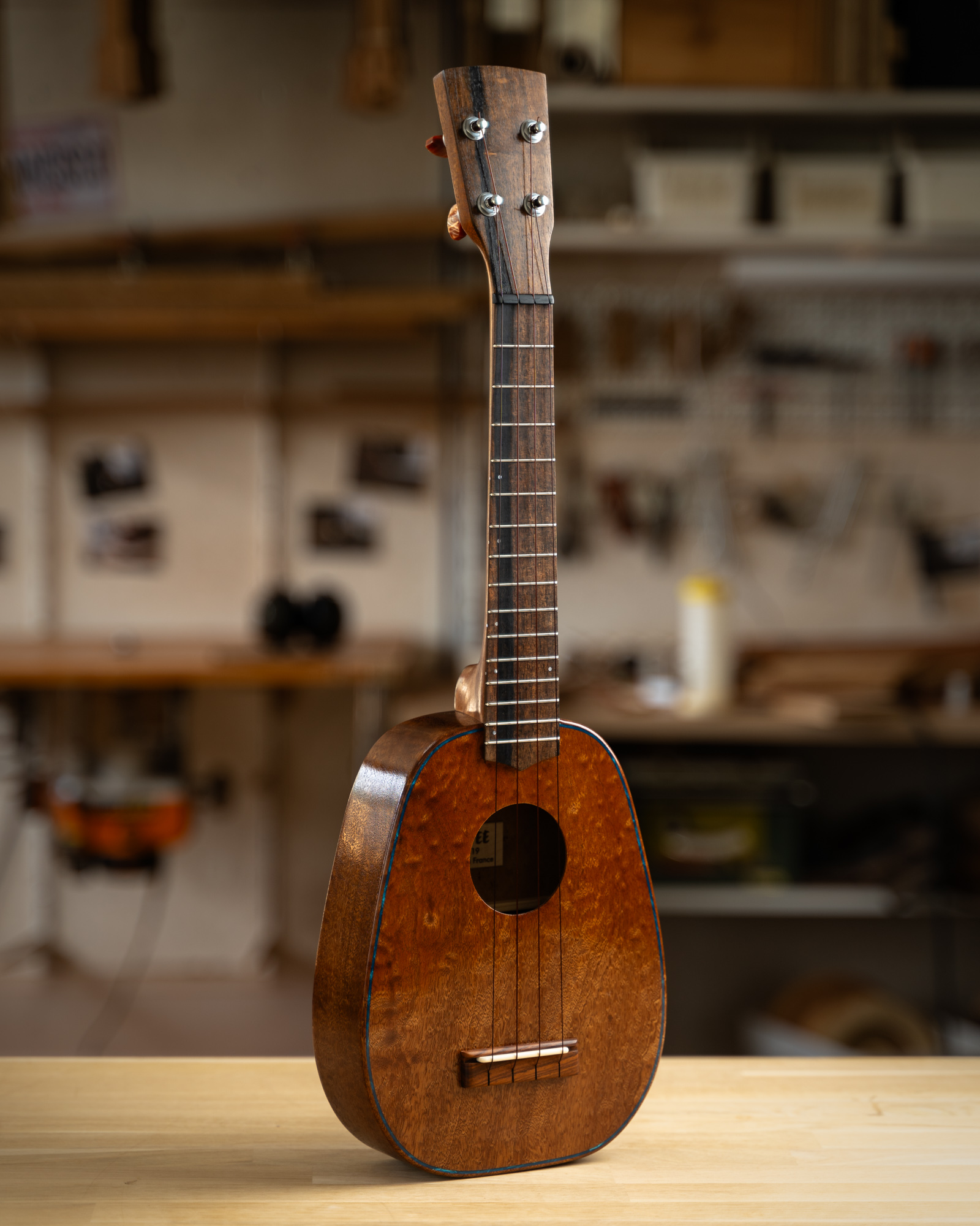 SBUK319 Ukulélé Mélopée Pineapple Soprano long neck Sapele flammé WEB-7